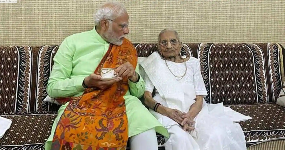 PM Modi reaches hospital in Ahmedabad to check on mother Heeraben's health
